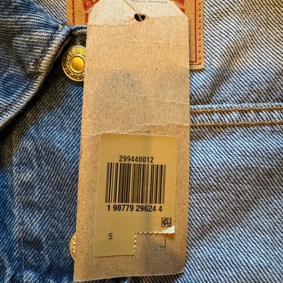 Levi's Ex-Boyfriend Trucker Denim Jacket NWT - Picture 5 of 7